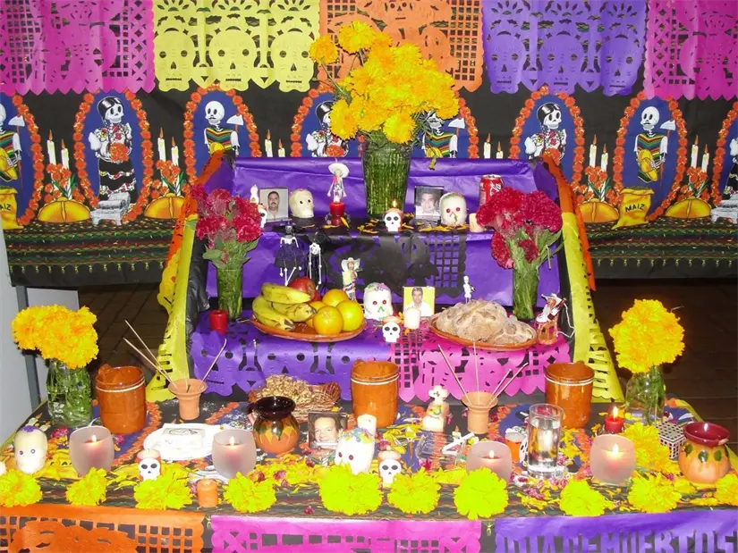 Los altares son un actividad clave durante el Día de Muertos. Foto: México desconocido.