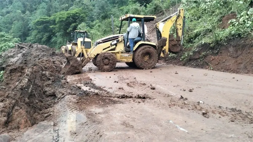 Más de mil kilómetros de carreteras resultaron dañados por las lluvias, pero la reparación avanza rápidamente en todo el país.