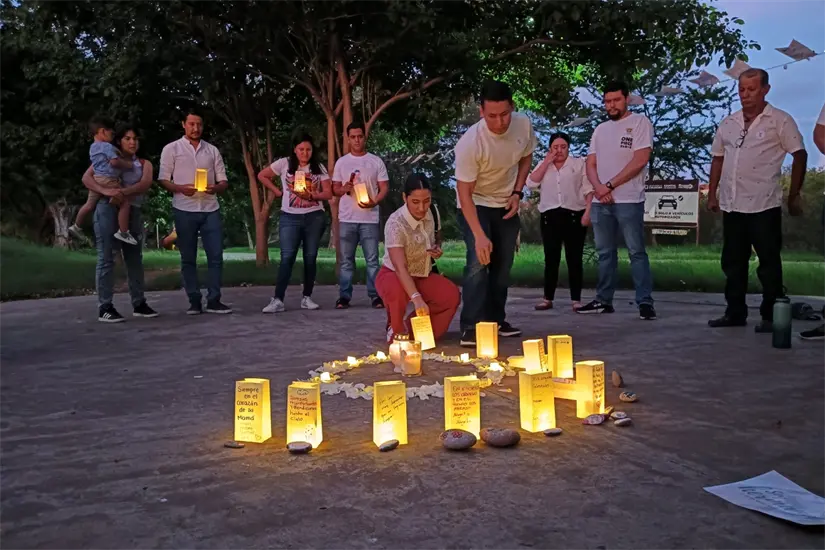 Tercer año consecutivo en Culiacán: La Ola de Luz se realiza desde 2022 en la capital sinaloense, impulsada por Arely Zazueta en colaboración con la red nacional Duelo Respetado, como parte de un movimiento internacional nacido en Estados Unidos en 2002.