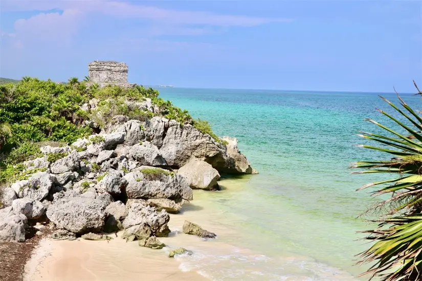 Disfruta del bello Pueblo Mágico de Tulum y sus playas. Foto: Unsplash.
