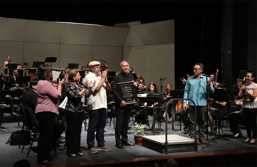 El maestro Baltazar Hernández se dijo muy honrado de recibir este reconocimiento.