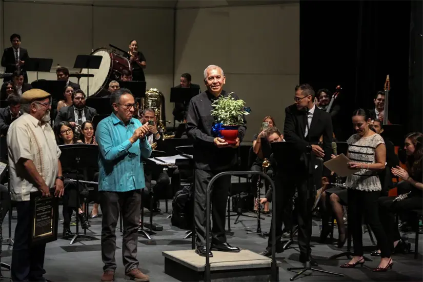 Más que solo un maestro, Baltazar Hernández fue amigo de sus estudiantes.