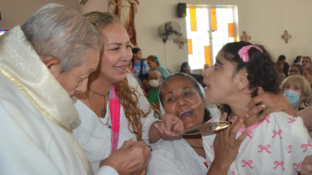 Culiacán se llena de paz, fe y esperanza durante las misas de sanación presididas por el Pbro. Héctor Orozco Gutiérrez, conocido como “Padre Jeringas”. Foto: Juan Madrigal