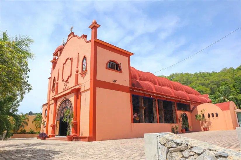 Iglesia La Crucecita en Santa María Huatulco, Oaxaca. Foto: cortesía.
