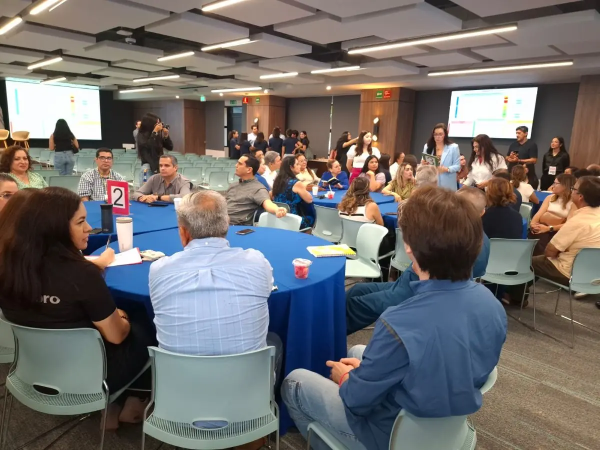 Autoridades, empresarios y académicos participan en las mesas de trabajo del Encuentro Ciudadano por Culiacán.