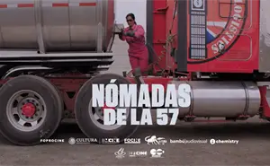 Documental Nómadas de la 57 narra el recorrido de Clara, quien se hizo trailera para escapar de la violencia