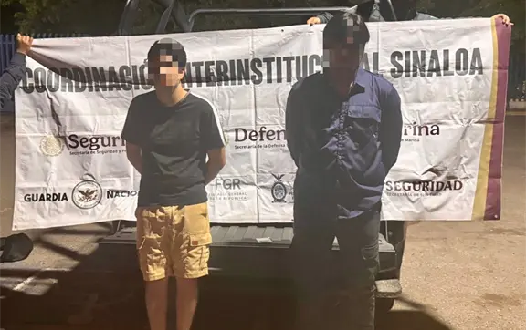 Detienen a dos jóvenes con cigarros de marihuana en Villas del Río, Culiacán