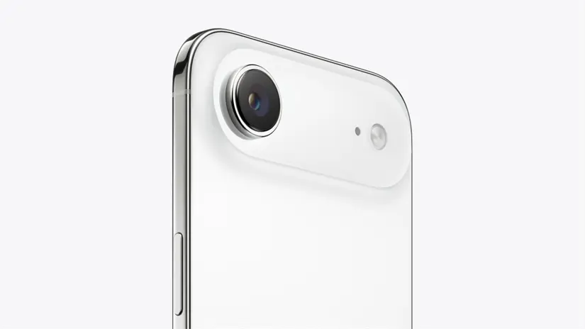 El iPhone Air cuenta con una cámara frontal de 50 MP. Foto: Apple