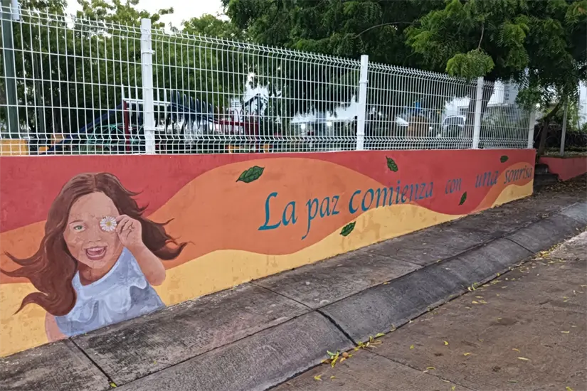 El mural es una obra de Ernesto Godoy, gestionada por el Comité de Vecinos y apoyada por Parques Alegres IAP y el programa Vamos Pintando.