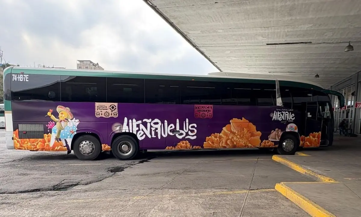 Transporte para asistir a la Feria del Alfeñique en Toluca. Foto: Cortesía
