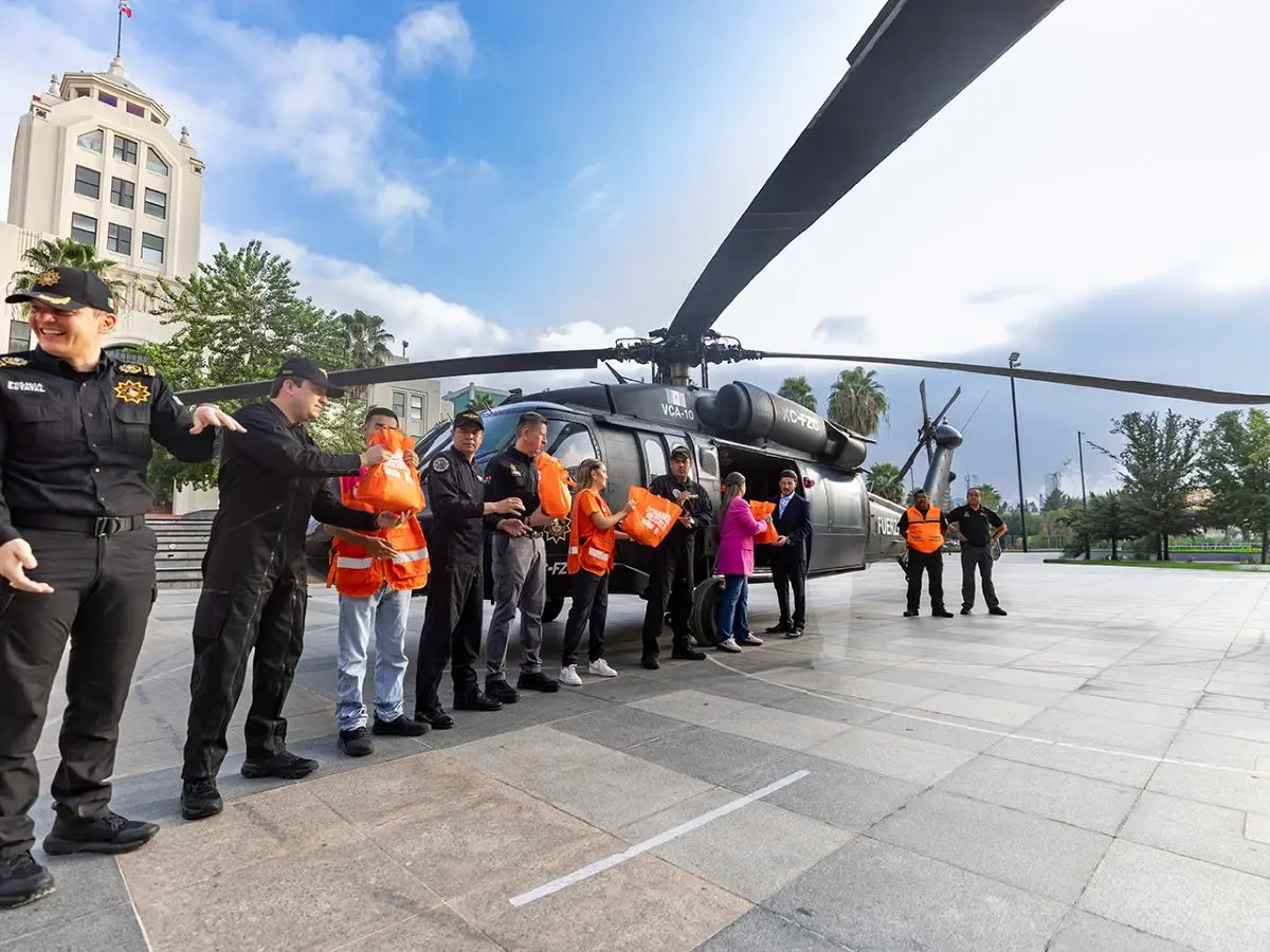 El Black Hawk de Nuevo León, parte con ayuda para Veracruz. Foto: Cortesía
