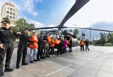 El helicóptero Black Hawk de Nuevo León, lleva ayuda por segunda vez a Veracruz