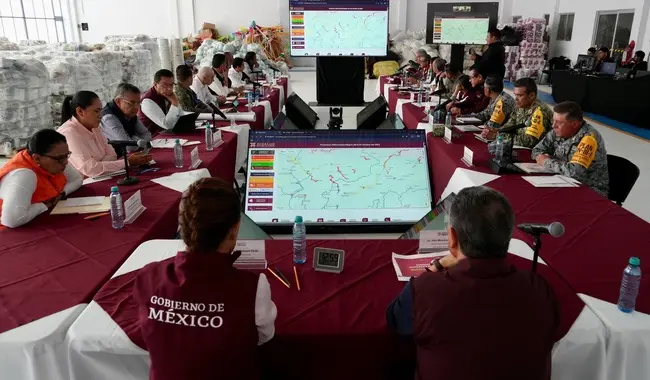 La Presidenta y su equipo supervisaron los daños en el estado. Foto: Gob. de México