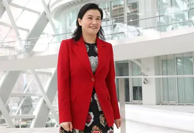 De granjera a proveedora de Apple: la historia de Zhou Quinfei, una de las mujeres más ricas del mundo