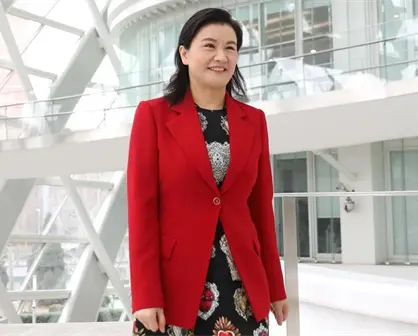 De granjera a proveedora de Apple: la historia de Zhou Quinfei, una de las mujeres más ricas del mundo