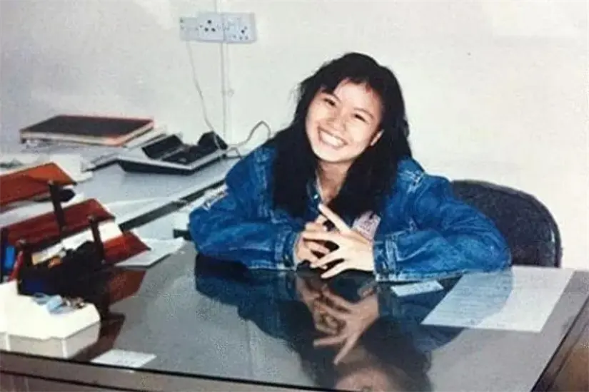 Pese a dejar sus estudios, Qunfei siguió estudiando de forma autodidacta para prepararse. Foto: Lens Technology