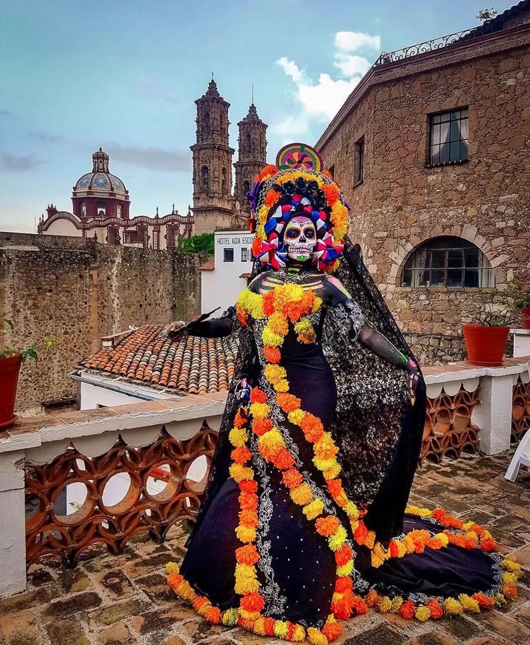 Disfruta de los concursos y pasarelas de Catrinas y Catrines en Taxco. Foto: Cortesía.