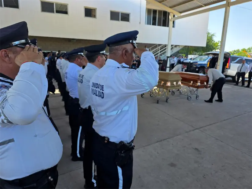 Rinden homenaje en Culiacán a los agentes Iris y Luis Alberto. Foto: Cortesía