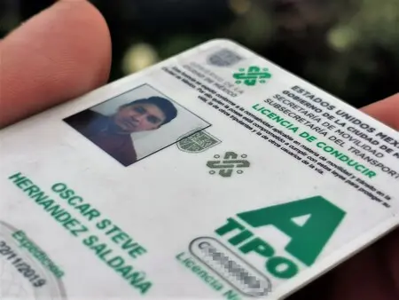 Solo necesitas tu licencia de conducir Tipo A vigente para obtener su formato digital. Foto: Cortesía.