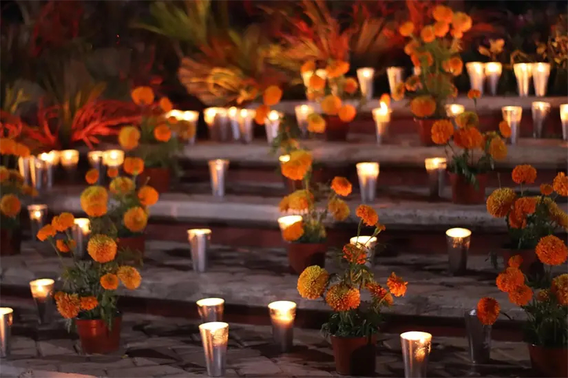 Las veladoras simbolizan la luz y son guía para que las ánimas puedan llegar. Foto: Pixabay.