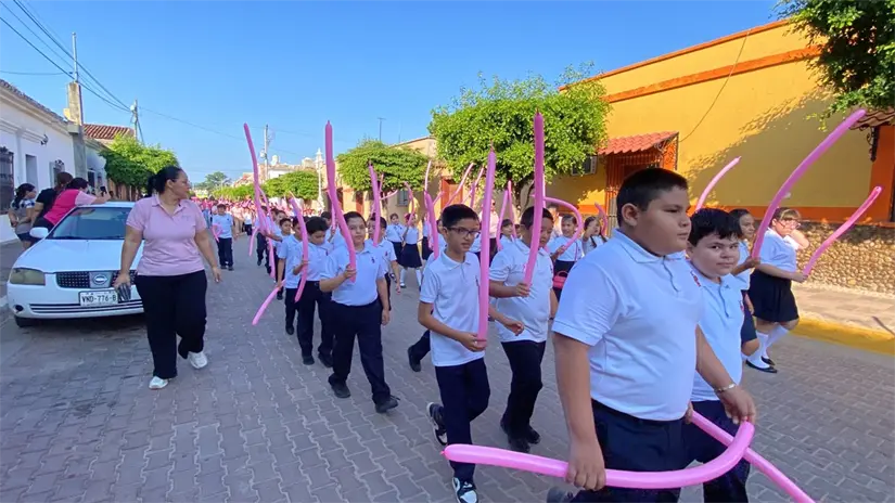 Conmemoran en San Ignacio el Día Mundial contra el Cáncer de Mama con caminata rosa