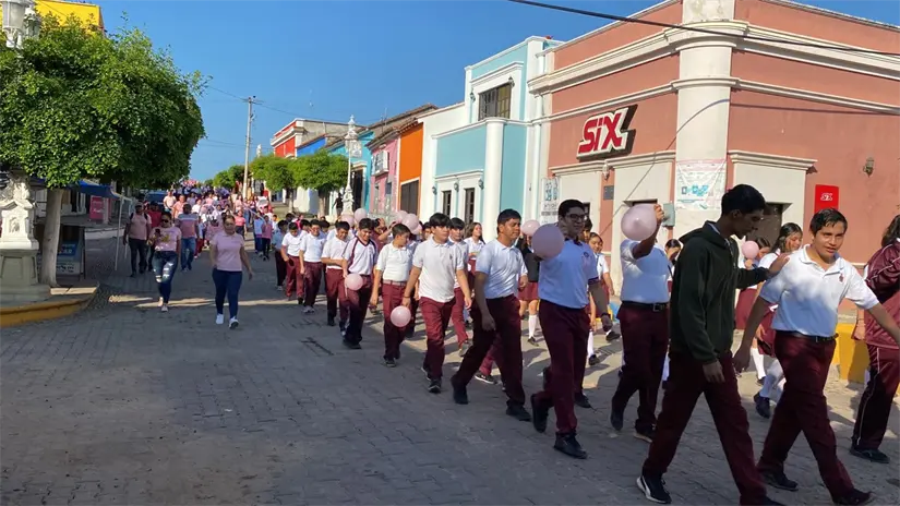 Conmemoran en San Ignacio el Día Mundial contra el Cáncer de Mama con caminata rosa