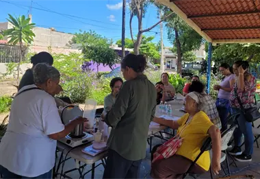 El arte de las velas aromáticas llena de fragancia y esperanza el parque de Laureles Pinos en Culiacán