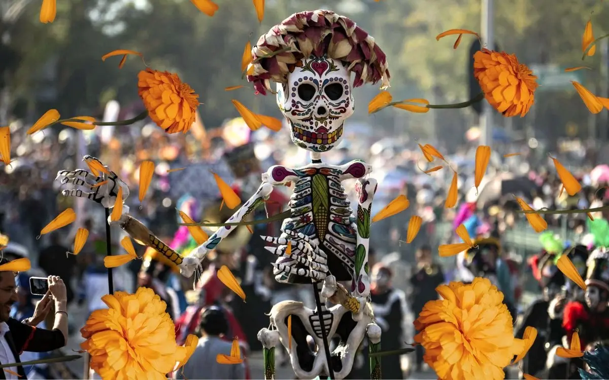 Catrinas y catrines tomarán las calles de CDMX durante esta Mega Procesión. Foto: Especial