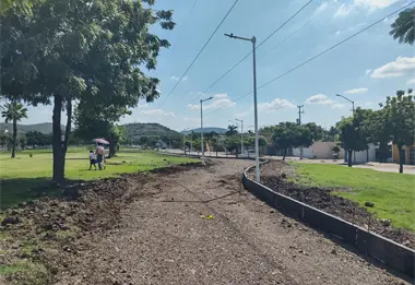 Sendero de la Paz ilumina bulevar Agricultores en Culiacán
