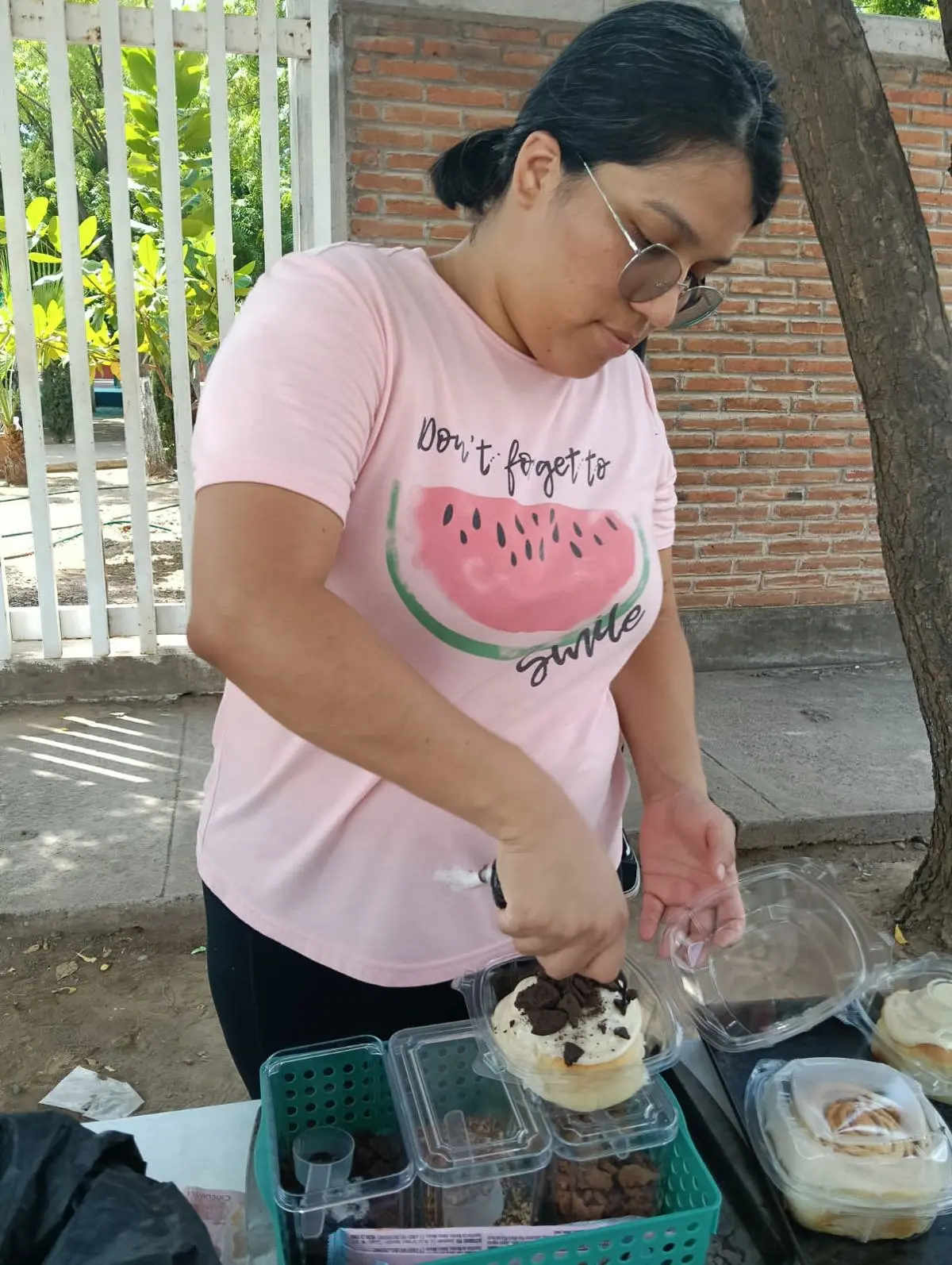 Olga está todos los días afuera del Jardín de Niños Inés Arredondo en Barrancos.