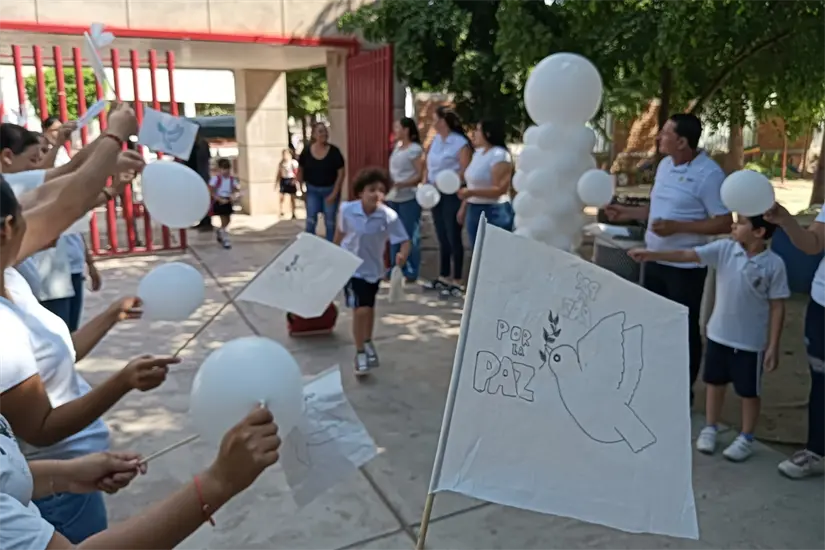 Con canciones, globos y talleres, la comunidad escolar de Los Huertos, Culiacán, impulsa valores y educación para la paz junto con Proeduca Sinaloa.