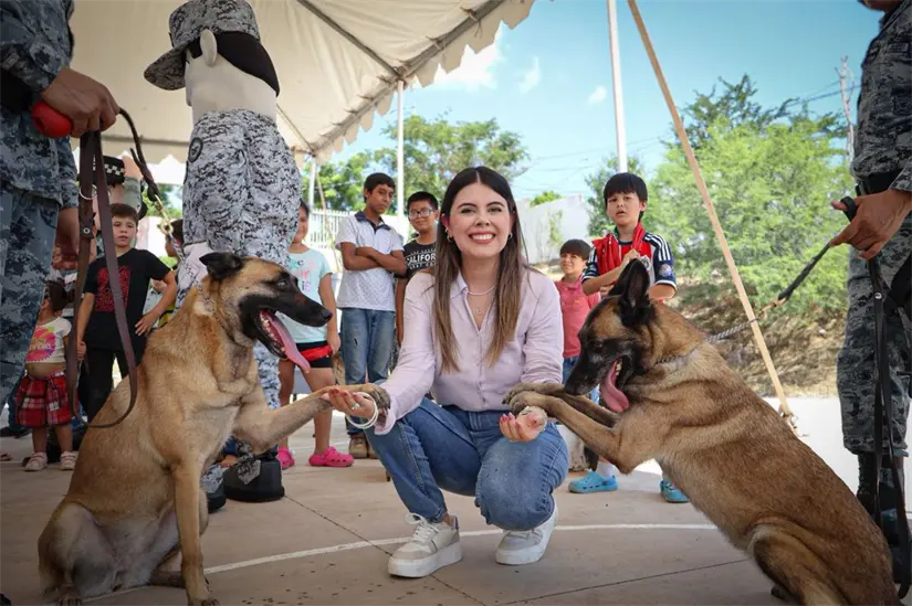 Demostraciones caninas de la Guardia Nacional alegraron a los más pequeños durante la actividad. Foto: Ayuntamiento de Culiacán
