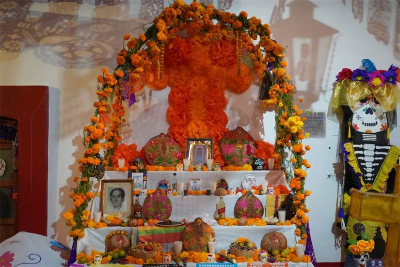 Entre el 25 y 26 de octubre es la fecha correcta para colocar tu altar de muertos. Foto: Cortesía.