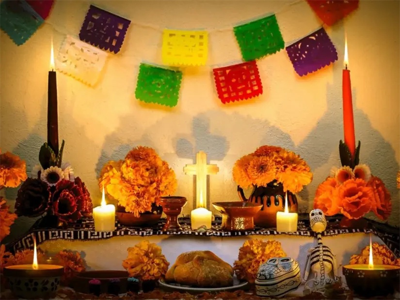 Es importante contar con todos los elementos en el altar de muertos, para poder celebrar de manera correcta. Foto: México desconocido.
