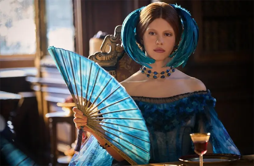 Mia Goth es Elizabeth Lavenza