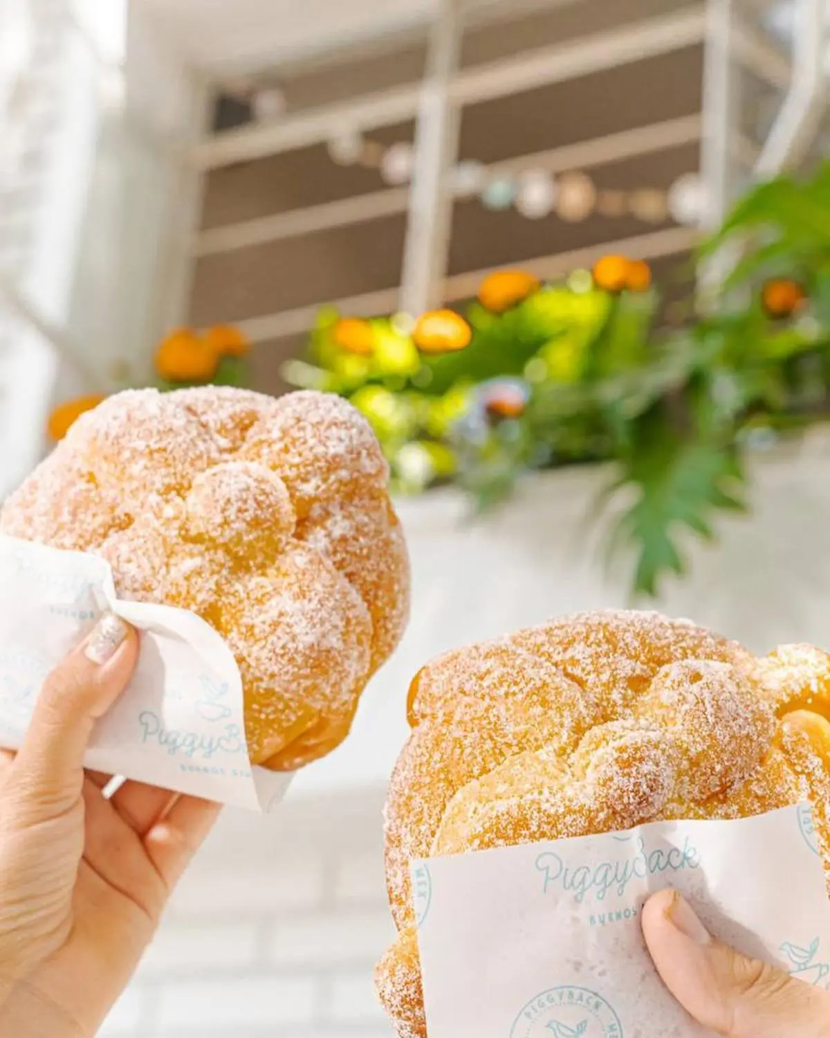 Visita la cafetería Piggy Back y disfruta de la variedad de pan de muerto. Foto: Cortesía.