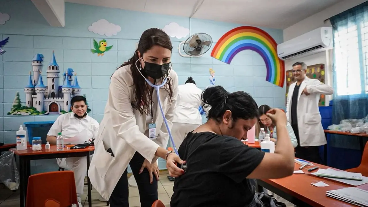 Jornada de bienestar en Campesina El Barrio: familias reciben atención médica, talleres y apoyos sociales de DIF Culiacán, Guardia Nacional y Uas. Foto: Ayuntamiento de Culiacán