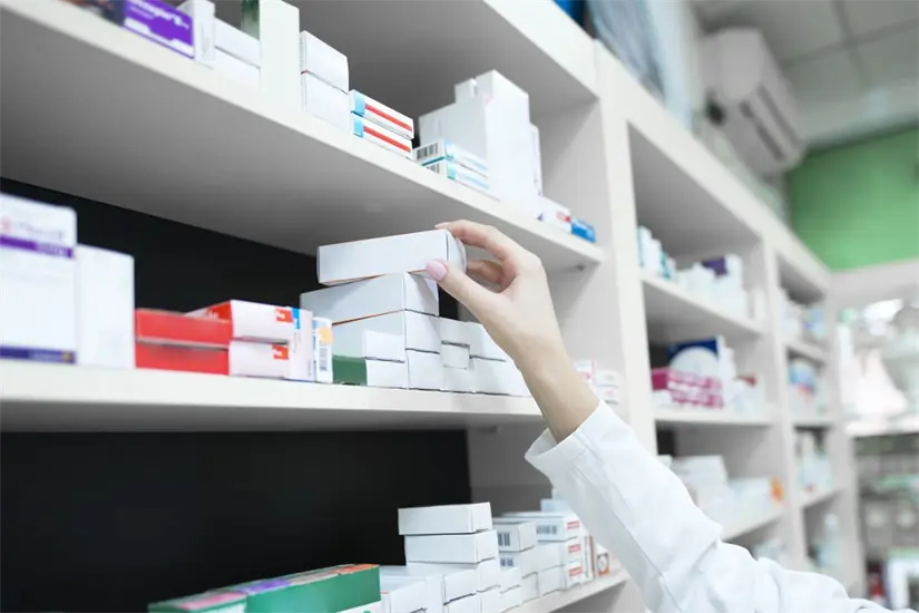 Aprovecha los descuentos en farmacia con INAPAM. Foto: Freepik.