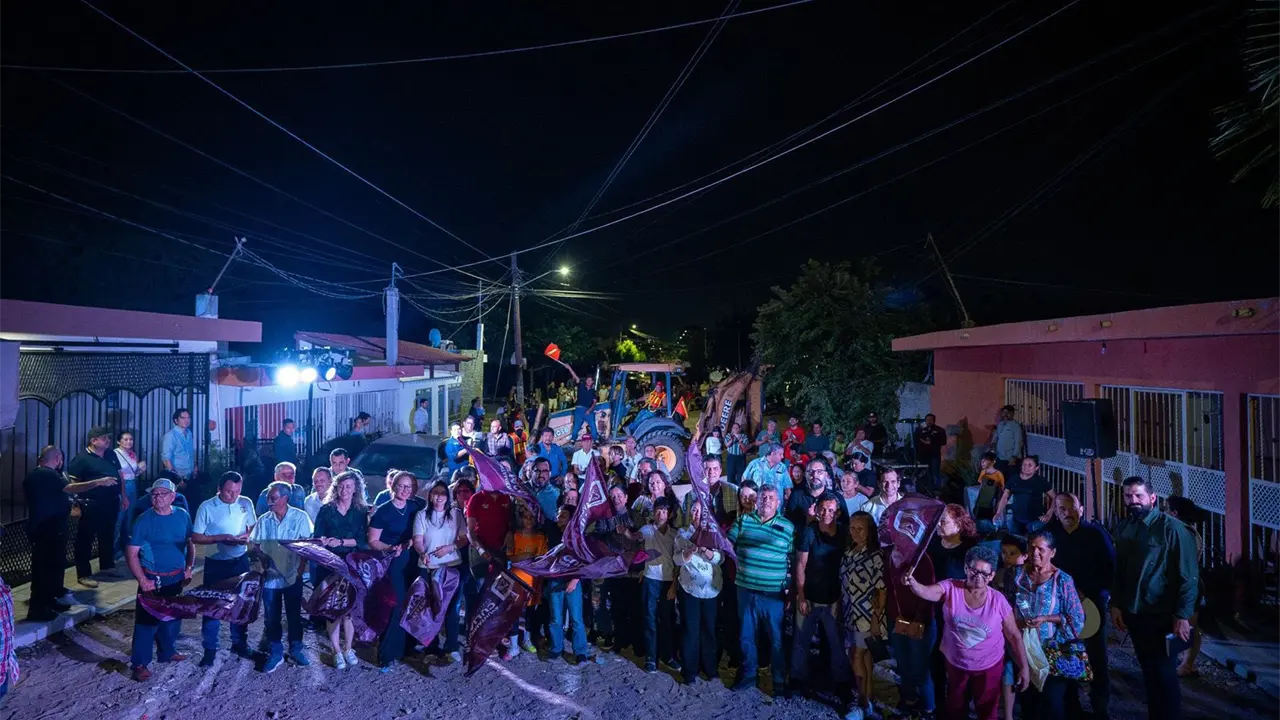 Las colonias Antorchista y Los Huizaches escriben una nueva historia con la pavimentación de sus calles. Foto: Ayuntamiento de Culiacán