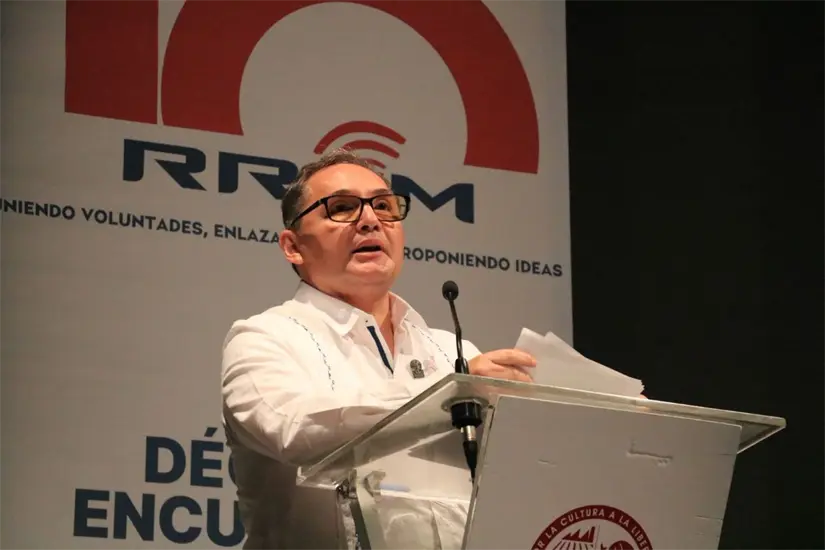El Rector de la UAdeO, Dr. Pedro Flores Leal, inaugura el Décimo Encuentro de la RRUM en el Teatro Ángela Peralta de Mazatlán.