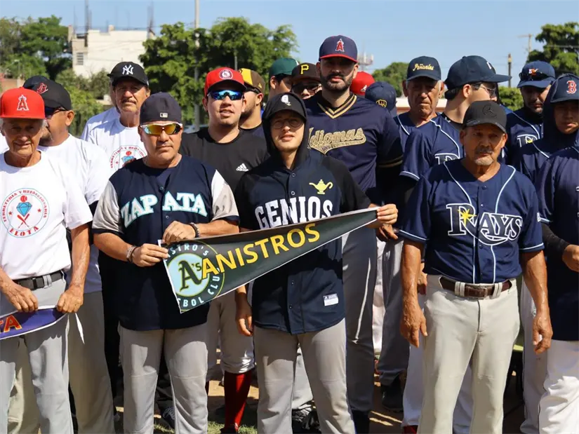 Jugadores, familias y promotores deportivos se unen en el arranque de la Liga CNOP 2025. Foto: IMDEC