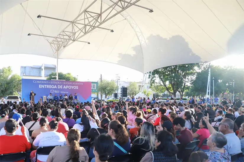 900 apoyos para mejoramiento de vivienda entregaron en San Francisco de los Romo. Foto: Cortesía