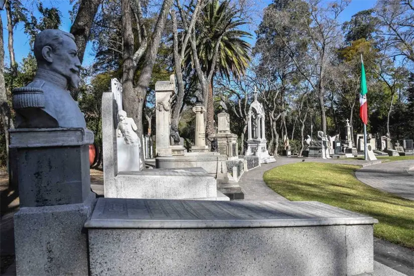 Sus tumbas y mausoleos albergan parte importante de la historia de México. Foto: Cortesía