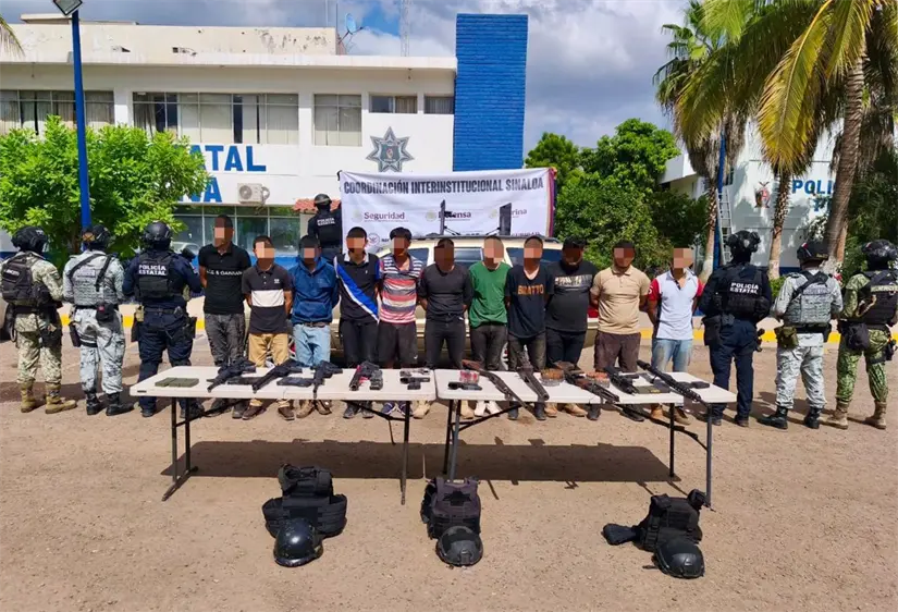Detienen a 11 hombres armados en Navolato tras denuncia ciudadana