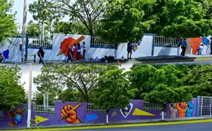 Jóvenes llenan de color la Escuela Normal de Sinaloa, donde educación y talento se unen en el mural “Arte que transforma”