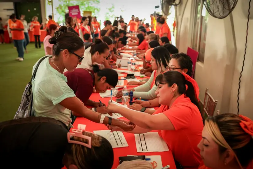 Otro beneficio de Ayudamos a las Mujeres en Nuevo León, será el de transporte. Foto: Cortesía