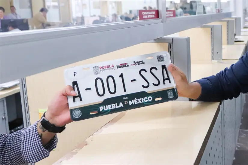 Agenda tu cita para cambio de placas en Puebla lo antes posible. Foto: Cortesía.