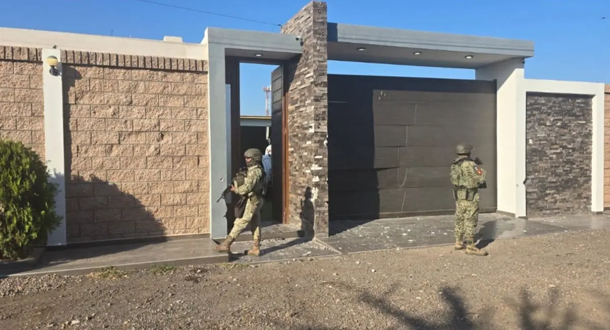 Elementos del Ejército Mexicano y la Guardia Nacional aseguraron un salón de eventos con impactos de bala, un vehículo pesado y un explosivo improvisado en Villa Juárez.