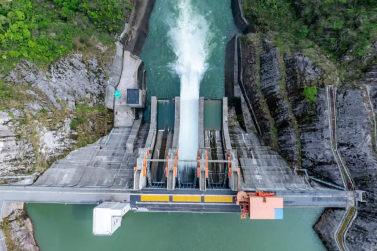 Con una meta de 38% de energía limpia para 2030, México apuesta por nuevas inversiones, permisos ágiles y cooperación público-privada para avanzar hacia un sistema eléctrico más sostenible. (Pixabay)