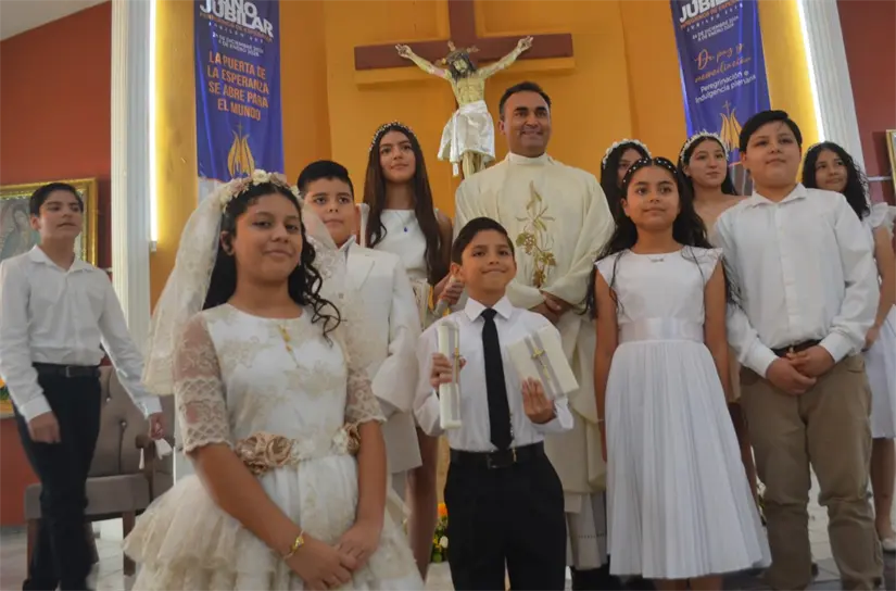 Niños y niñas recibieron por primera vez el Cuerpo de Cristo, llenos de alegría y esperanza en sus corazones. Foto: Juan Madrigal